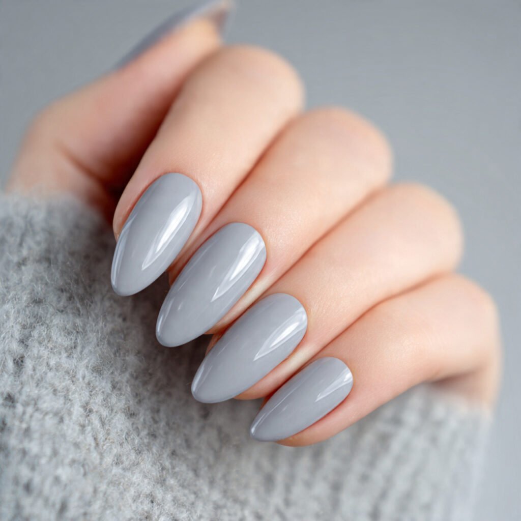 nail image velvet cat eye in icy grey