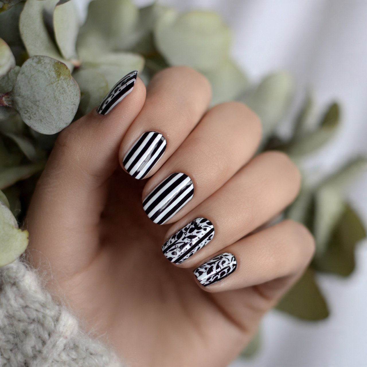 black and white stripes nature look nails