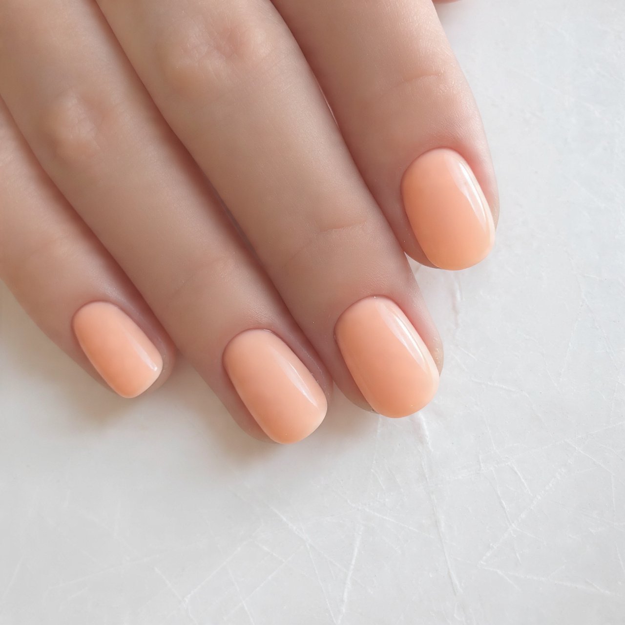 milky peach sunscreen glow nails nature looks nail
