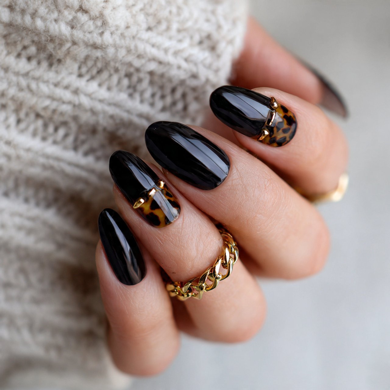 black tortoiseshell accent set nails