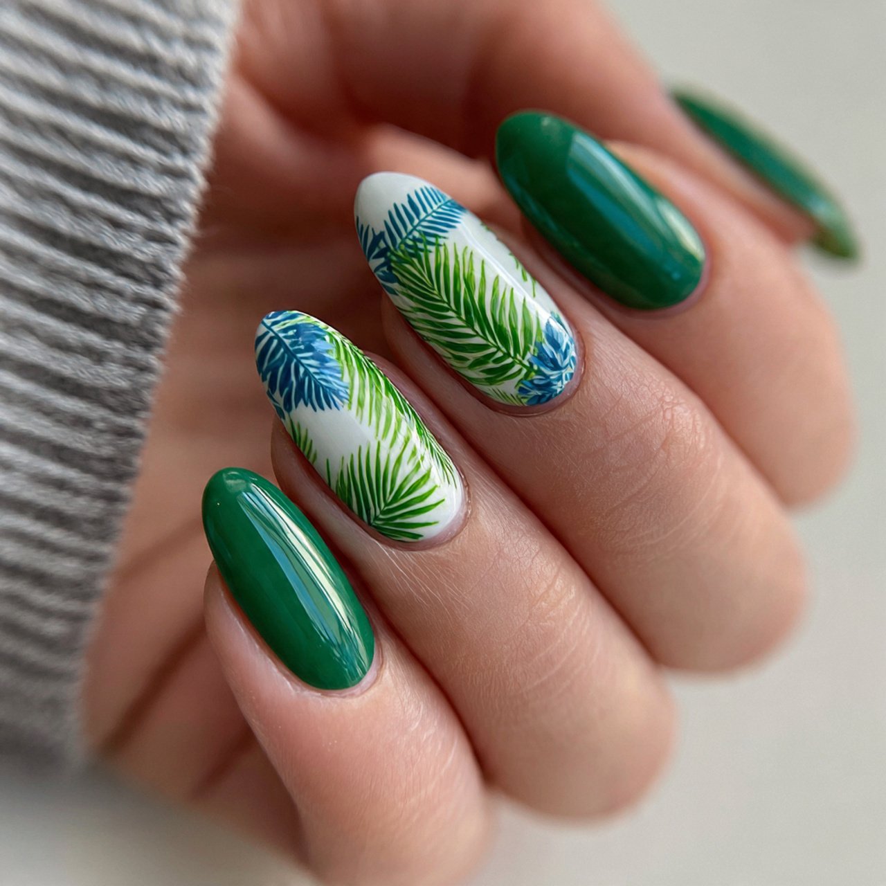 palm leaf accent nails