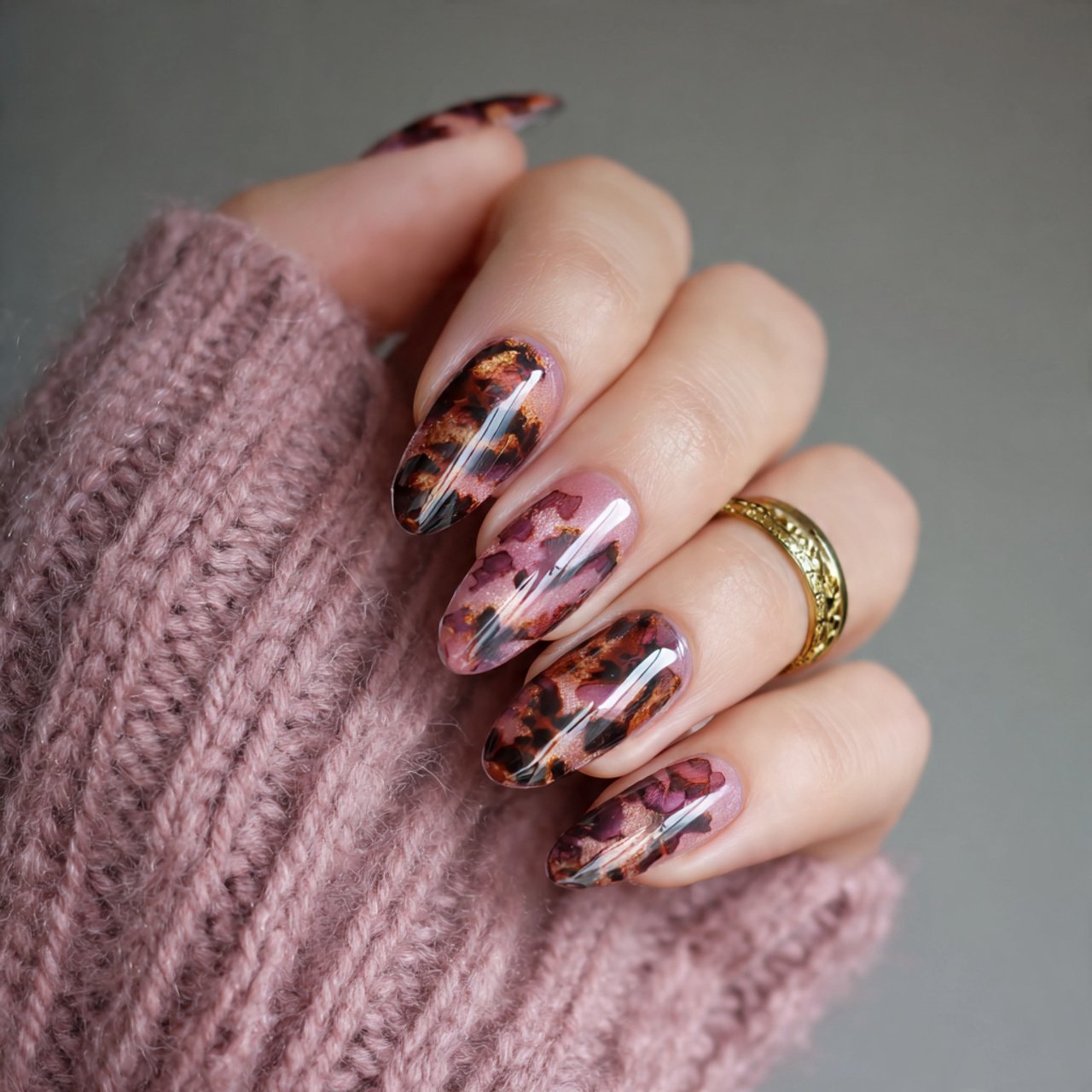 pink and brown tortoiseshell mix nature look nails