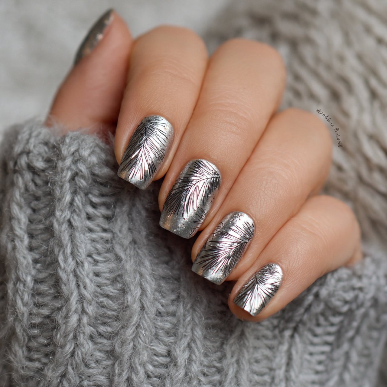 silver starburst accent nails nature look nails