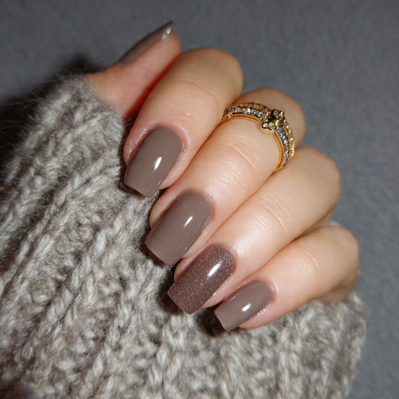 taupe nails with glossy and matte contrast nails