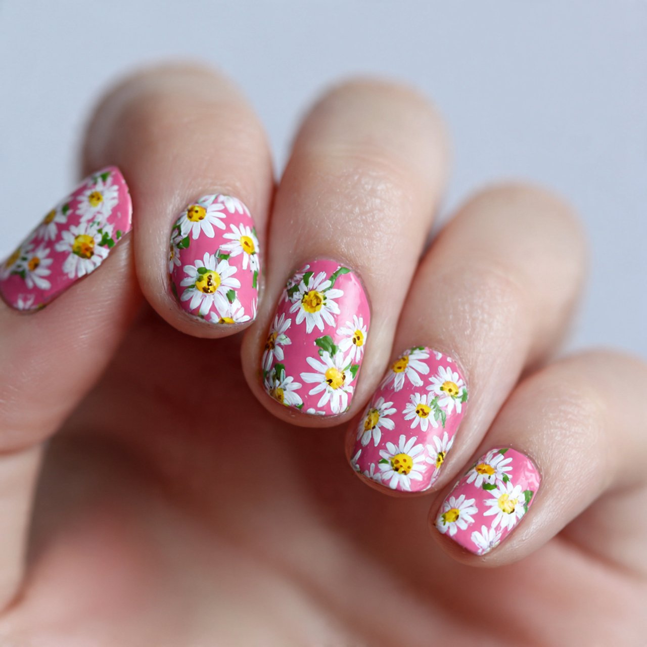tiny daisy summer nail art nails