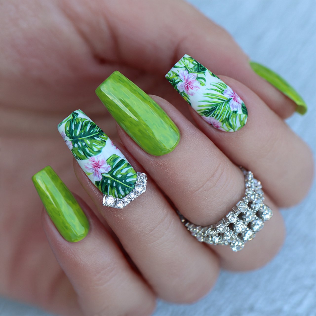 tropical palm accent coffin nails flawless nails