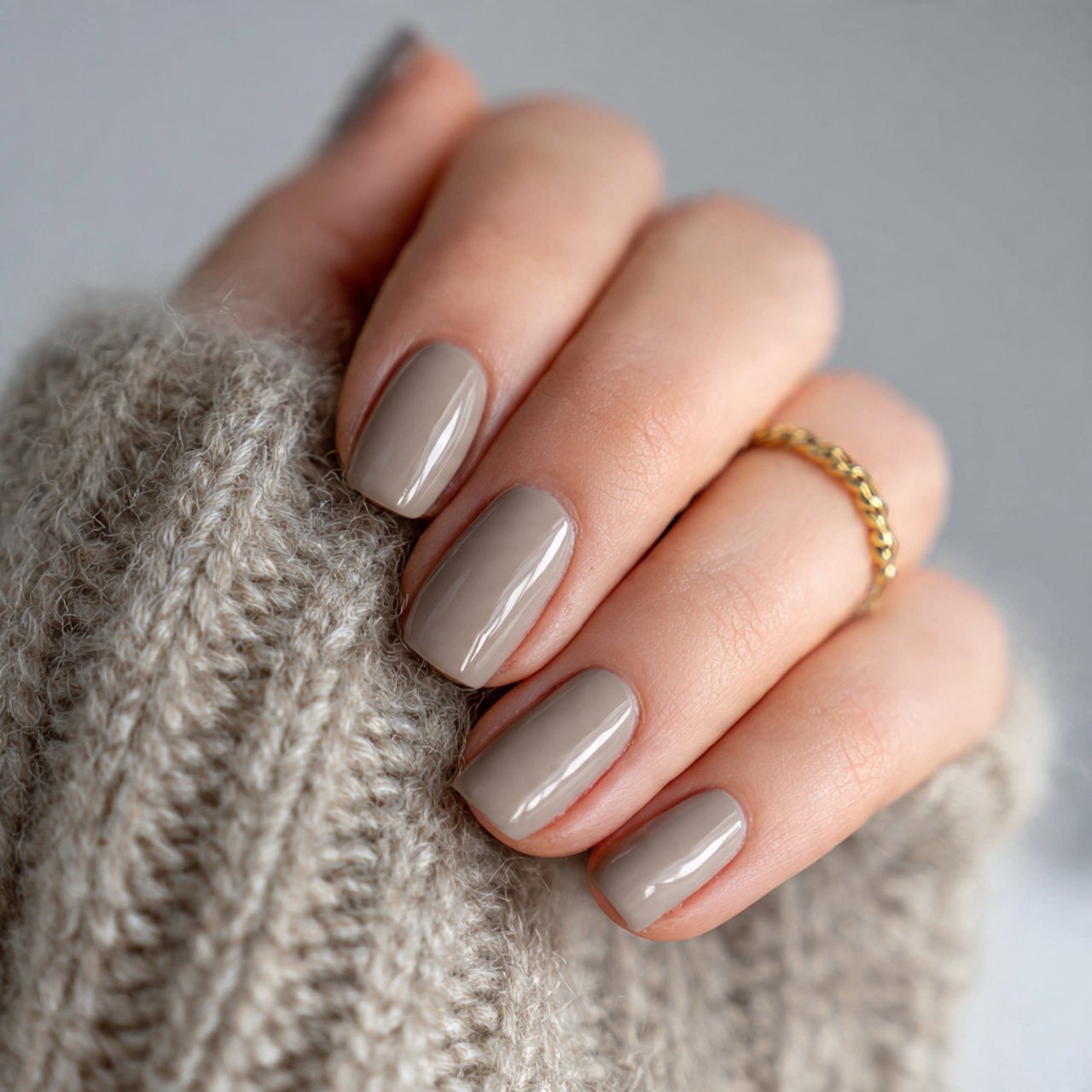 pale taupe casual nails