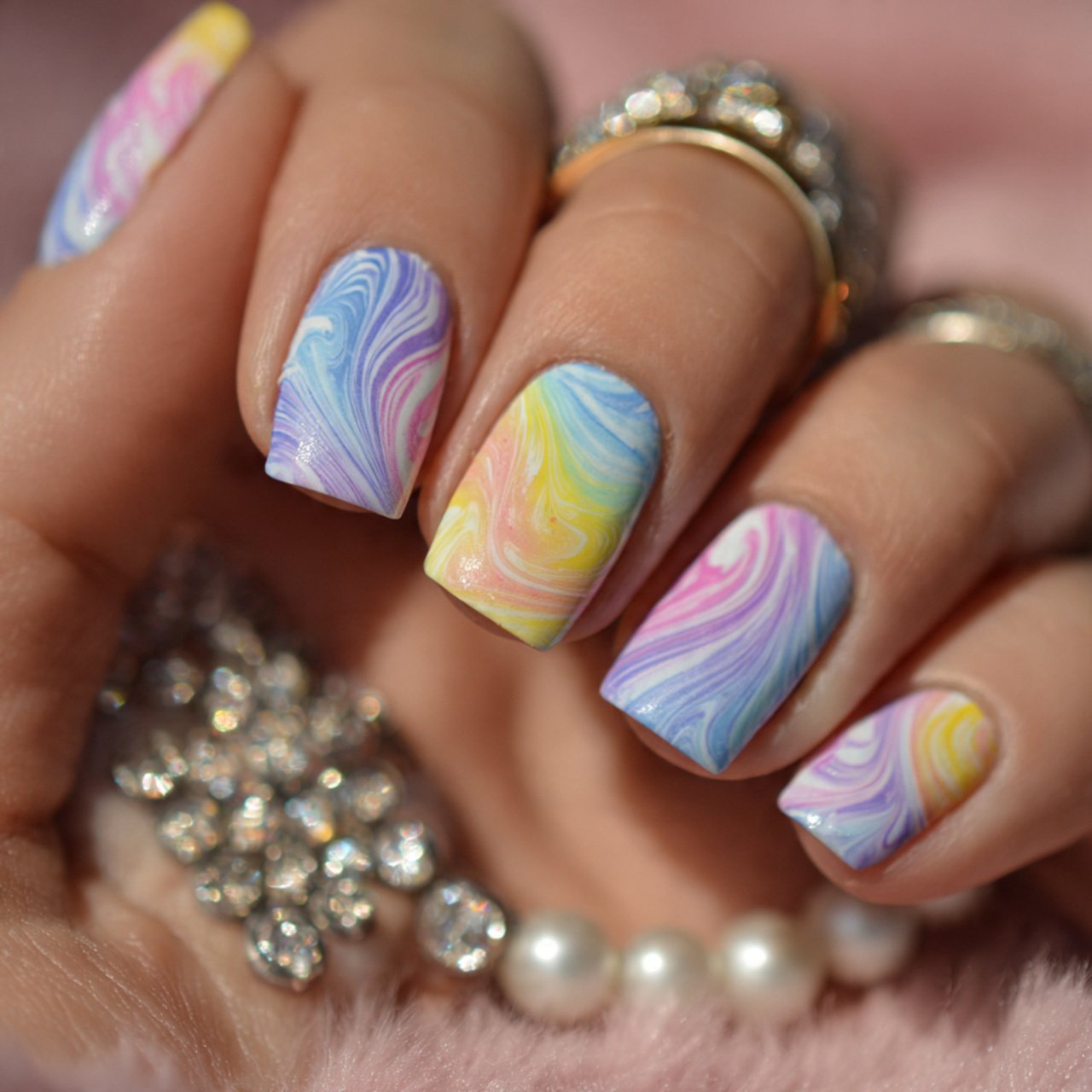 soft swirl quick nail art nails