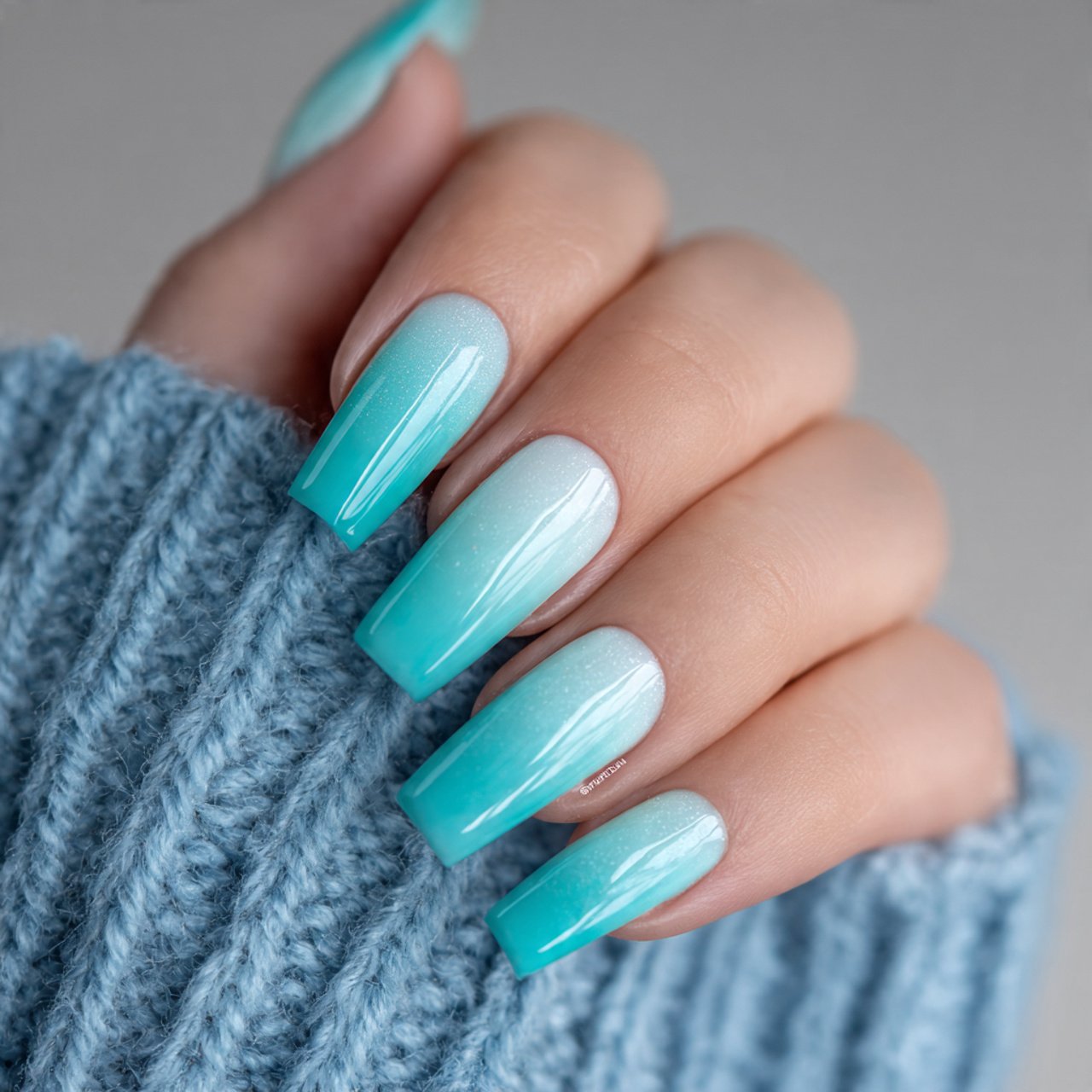 tiffany blue ombr nails
