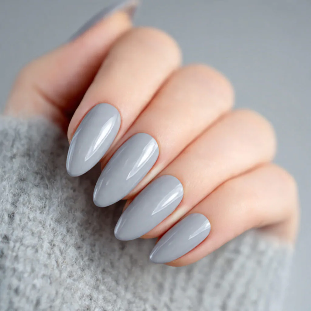 nail image velvet cat eye in icy grey