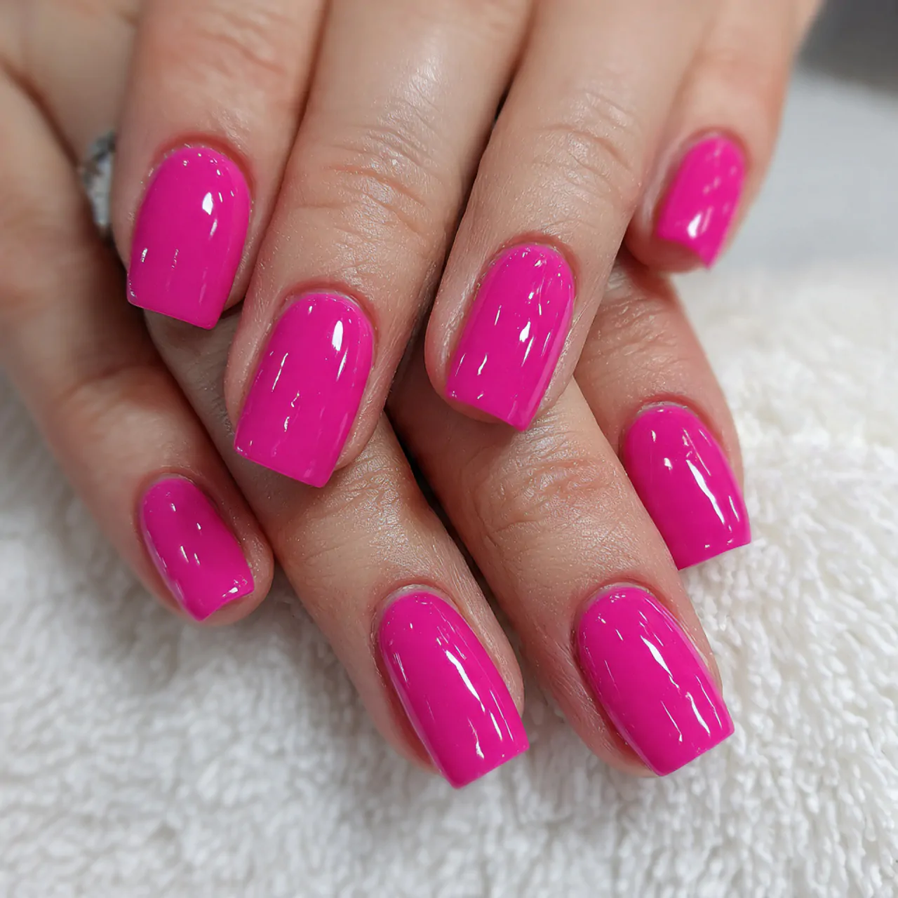 hot pink short square nails
